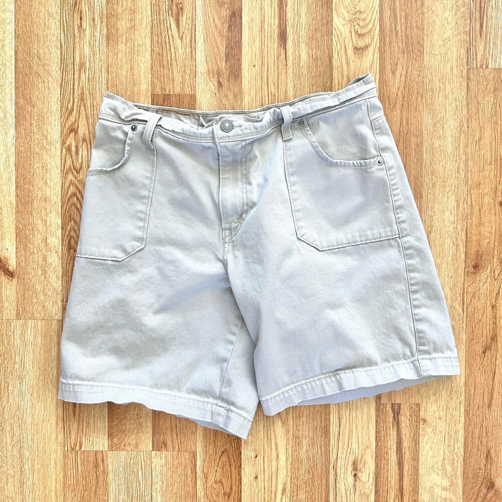 Women's Cream Levis 550 Denim Shorts